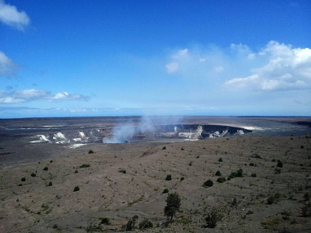 キラウェア火山国立公園の噴火口