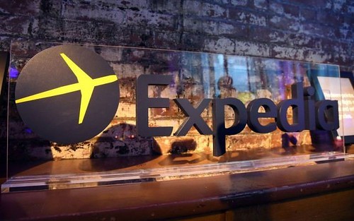 エクスペディアでの航空券の予約手順は？受け取りやチェックインの方法を解説！