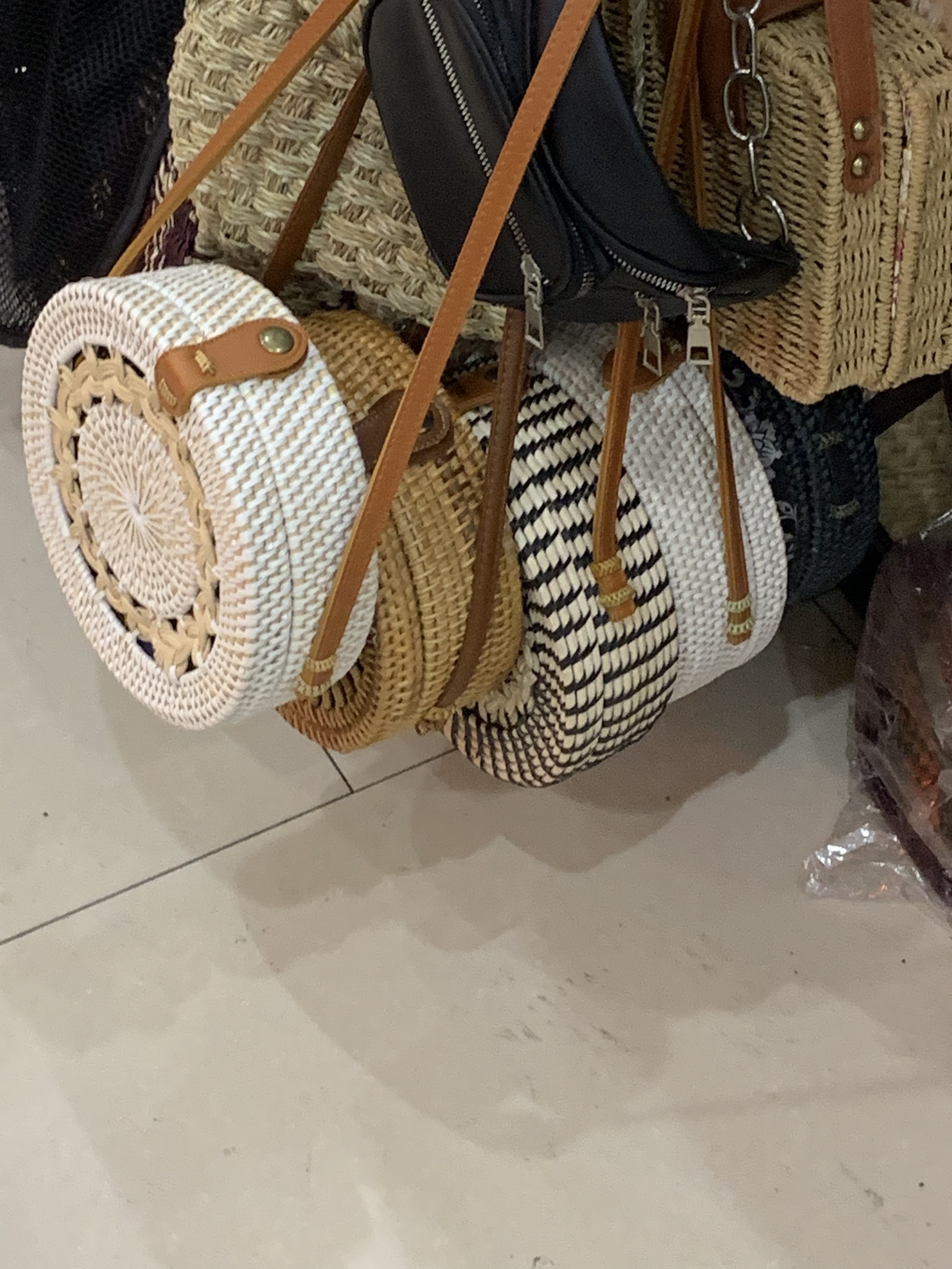 海外旅行で使いやすいおしゃれなレディース向けショルダーバックをご紹介！