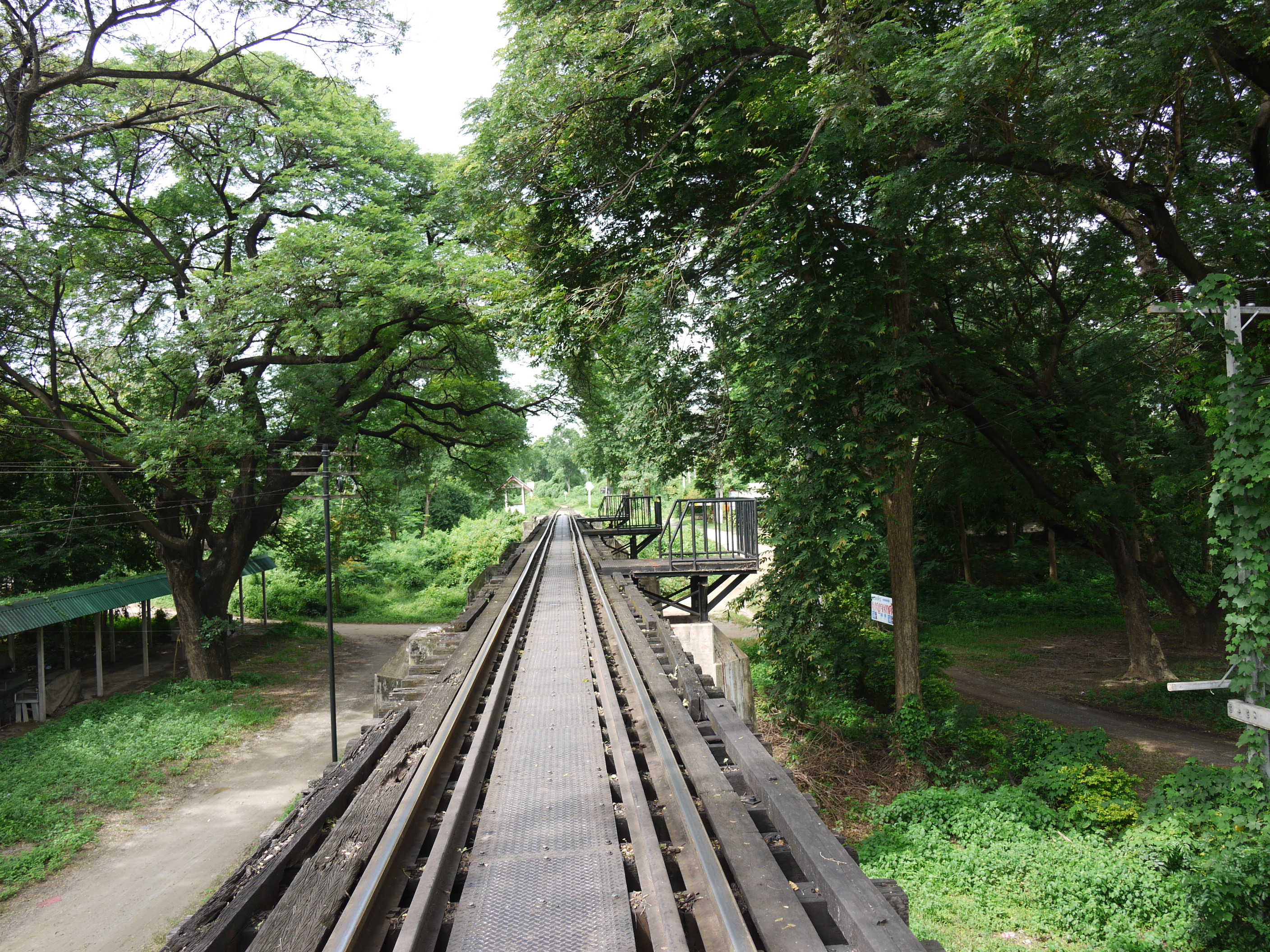 カンチャナブリー「泰緬鉄道」がヤバい！有名な橋など見どころをご紹介！