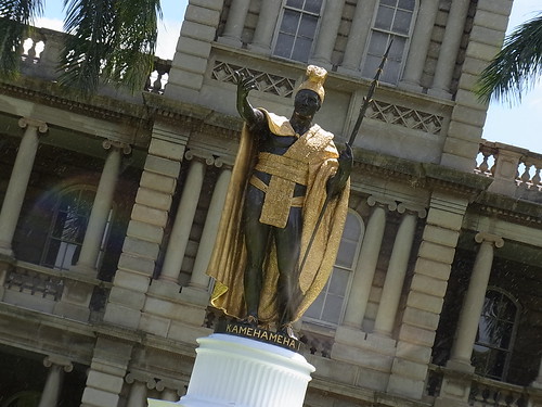 カメハメハ大王像はどこにある？ハワイの観光スポットの見どころを解説！