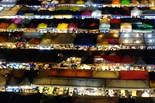 バンコクのナイトマーケットおすすめ7選！屋台グルメやショッピングを楽しもう！