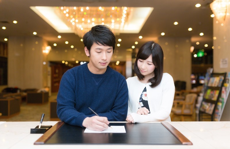 チェックアウトの手続きは?時間に遅れたらどうなる?不安や疑問を解消!