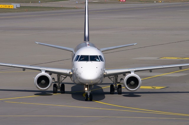 エンブラエルってどんな飛行機メーカー?乗れる路線や機内もご紹介!