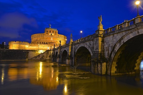 美しい城塞「サンタンジェロ城」の見どころは？周辺の観光スポットも合わせてご紹介！