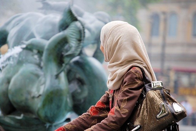 イスラム教の女性の服装の特徴は？服装の種類や宗教のルールを解説！