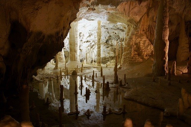 沖縄にある有名な鍾乳洞「玉泉洞」をご紹介！美しい鍾乳洞の見どころは？