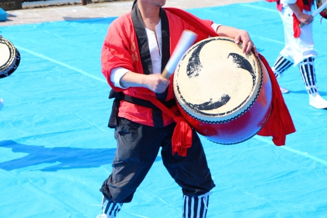 沖縄の伝統的な踊り「エイサー」や「カチューシー」をご紹介！