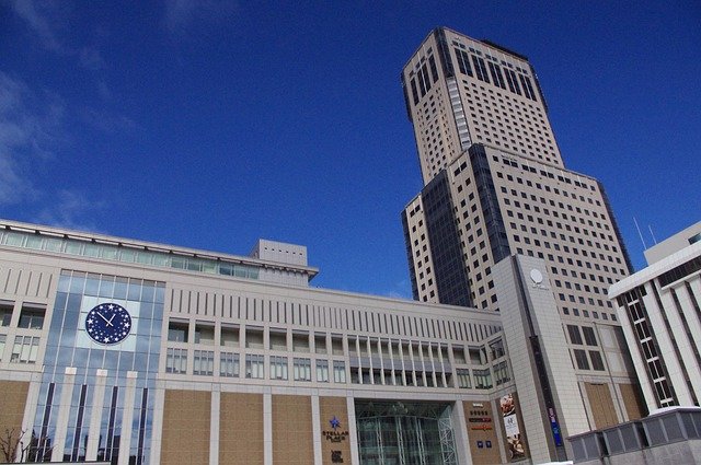 札幌駅から新千歳空港へは電車とバスどっちがおすすめ?料金や快適さなどを比較!