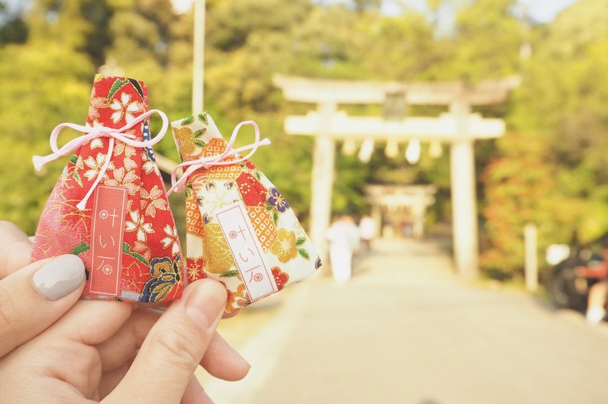 玉作湯神社の「叶い石・願い石」で願いが叶う!?見どころを解説!
