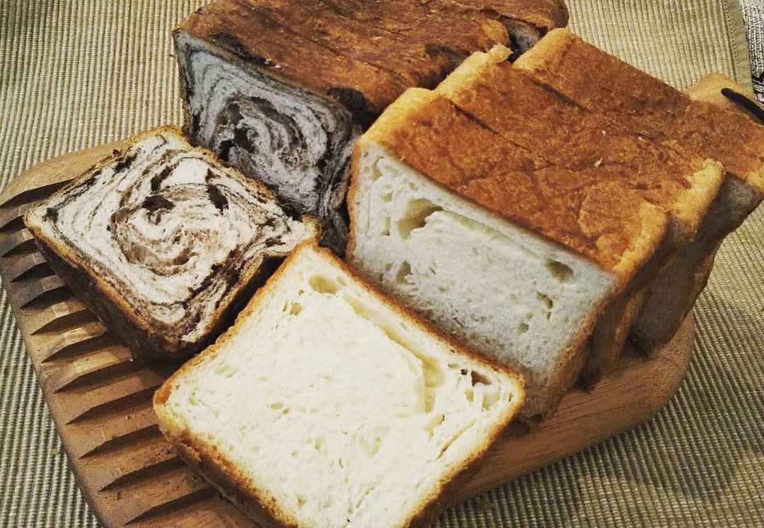 八天堂の「塩バター食パン」と「とろける食パン」って何がどう違う？