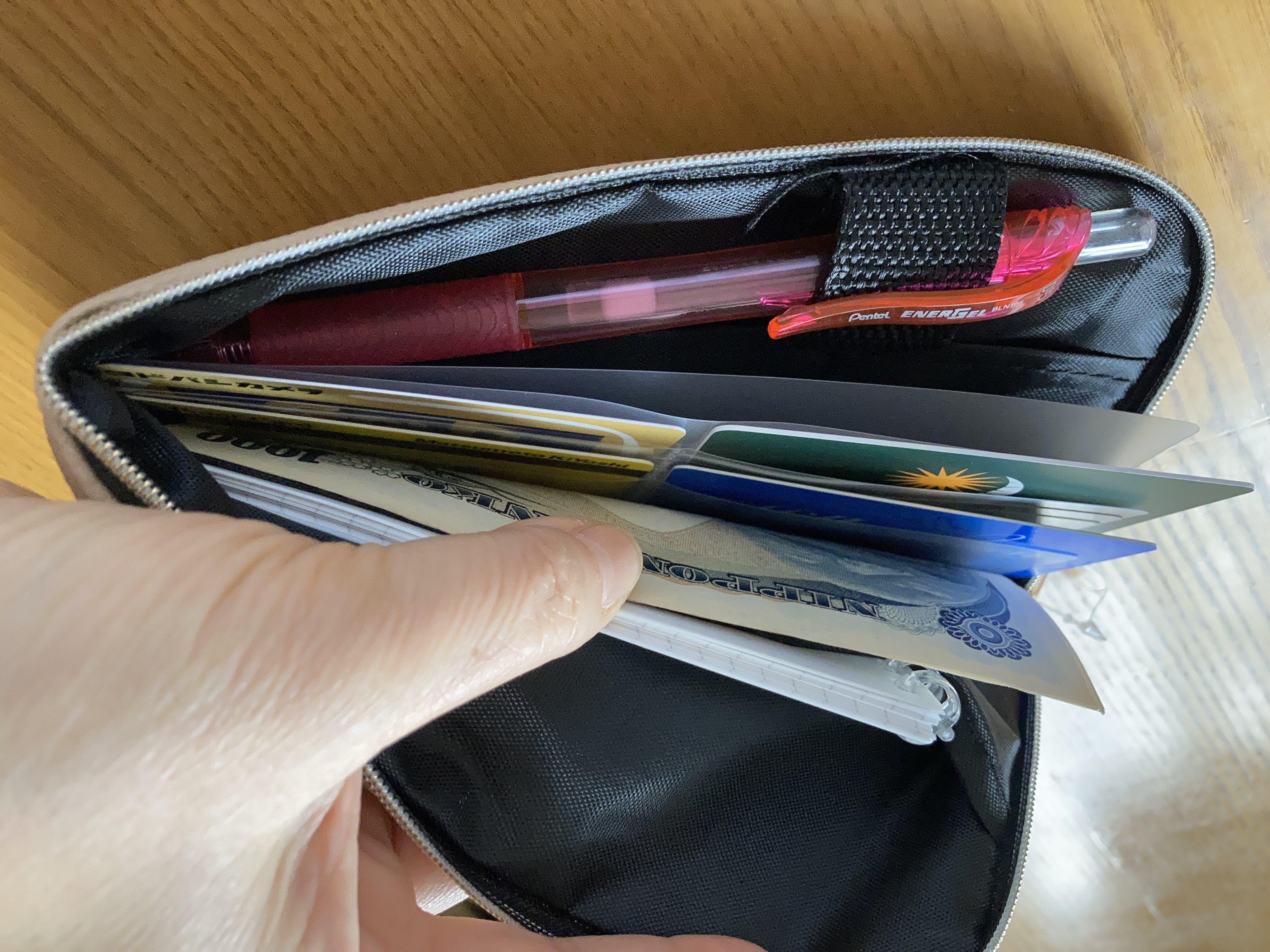 セリアのカードケースを活用して便利に収納！財布と合わせて＆カード整理に！